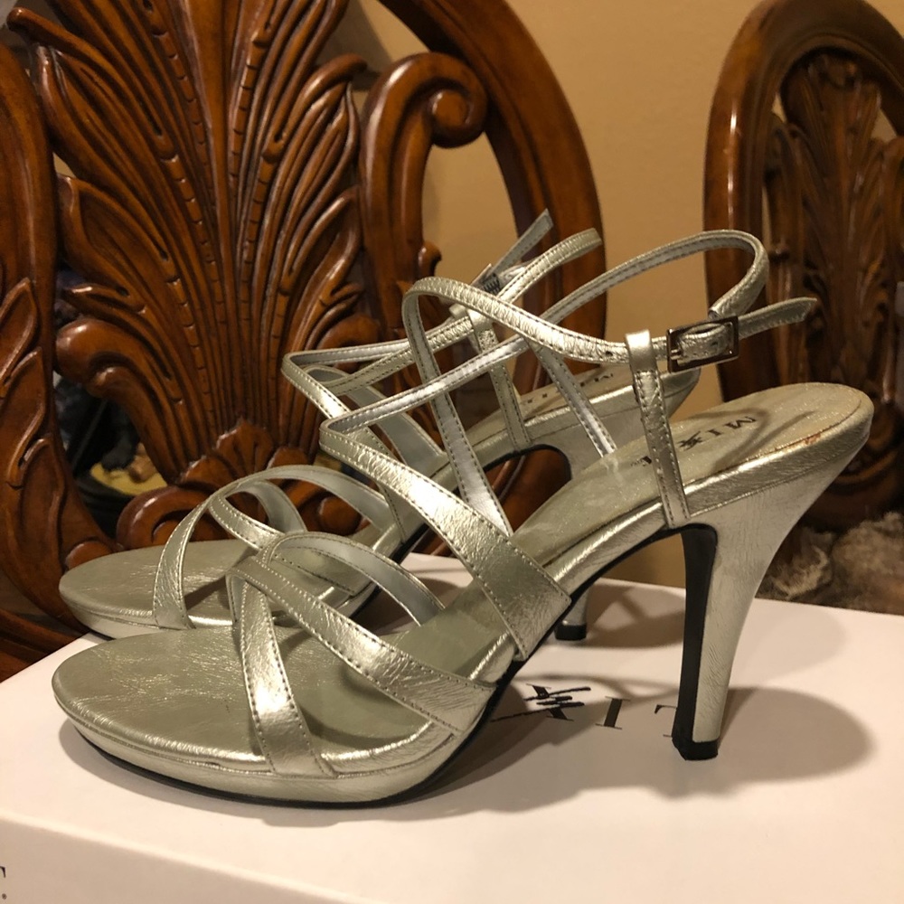 Strappy silver high heel sandal 7.5 M